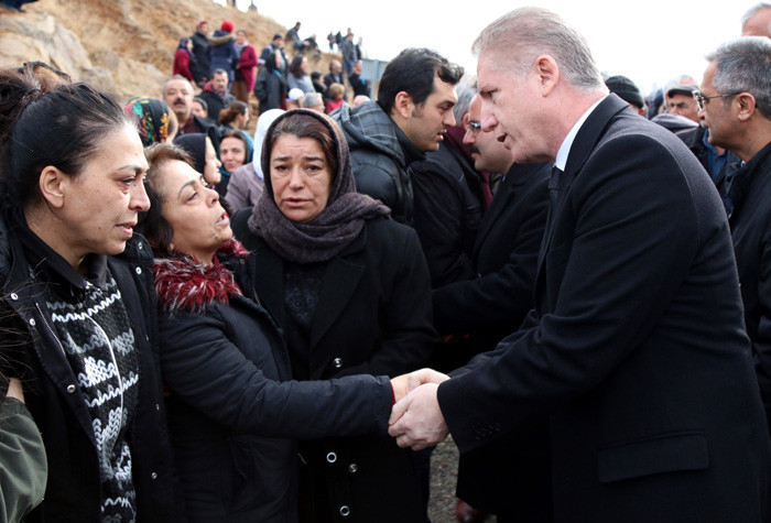  Halk ozanı Ali Kızıltuğ son yolculuğuna uğurlandı - Resim: 4