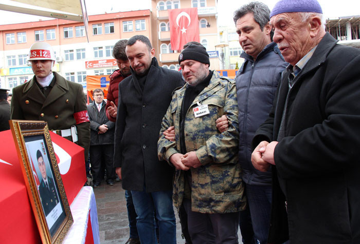 Bak kızım bu senin baban! 6 aylık şehit kızı babasını uğurladı... - Resim: 2