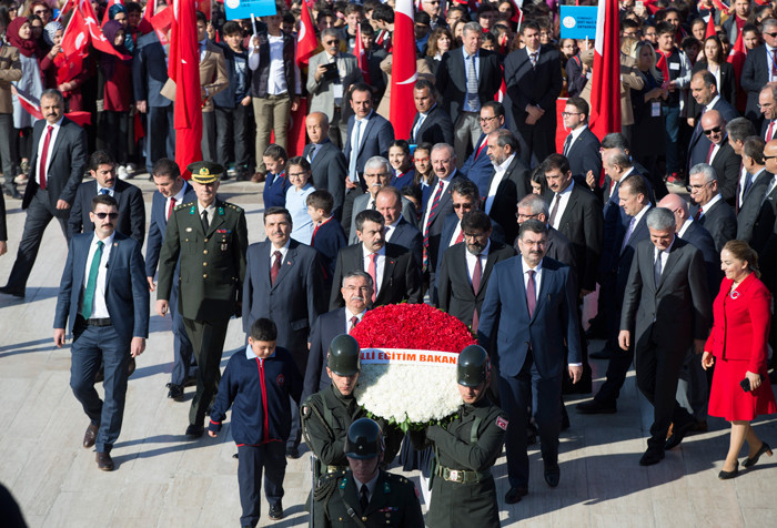Devlet erkanı Anıtkabir'de Ata'nın huzurunda! - Resim: 3