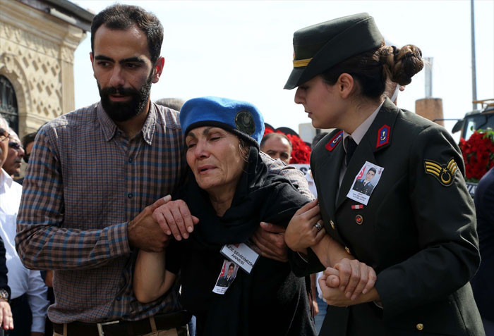 Şehit oğluna yaktığı ağıtlar yürek dağladı! - Resim: 2