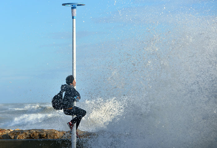 Mersin'i fırtına vurdu direğe sarıldı ama kurtulamadı - Resim: 3