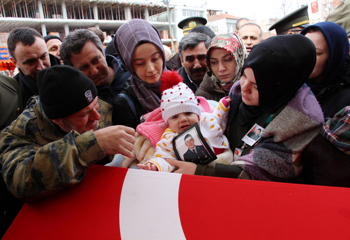 Bak kızım bu senin baban! 6 aylık şehit kızı babasını uğurladı... - Resim: 4