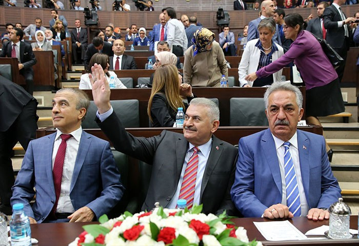 Başbakan konuşurken ihbar geldi! Meclisin kapıları kapatıldı - Resim: 4