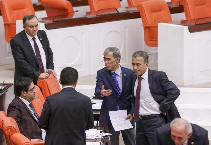 Oktay Vural'ın İdris Baluken'e bakışları filmin koptuğu an - Resim: 1