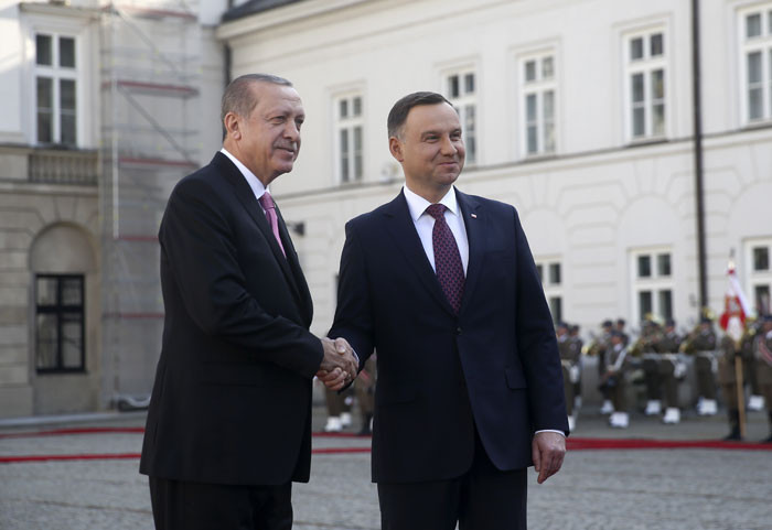 Erdoğan Polonya'da Dede Efendi ile karşılandı - Resim: 2