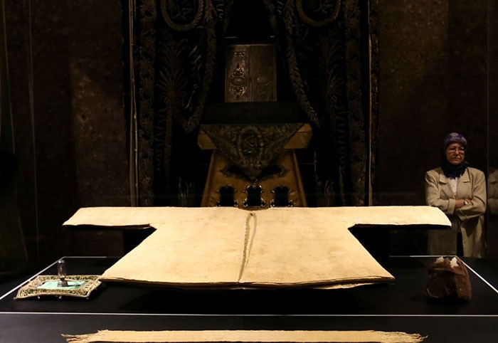 Hırka-i Şerif gözyaşları arasında ziyarete açıldı! - Resim: 3