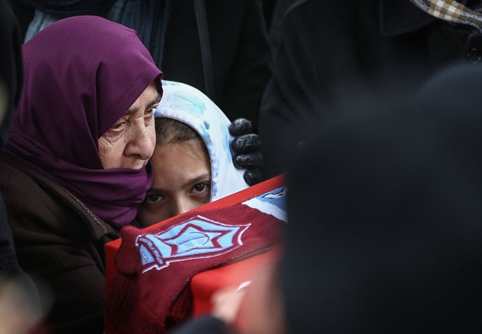 Gözyaşları sel oldu Ankara'daki saldırıda ölenler tek tek uğurlanıyor - Resim: 2