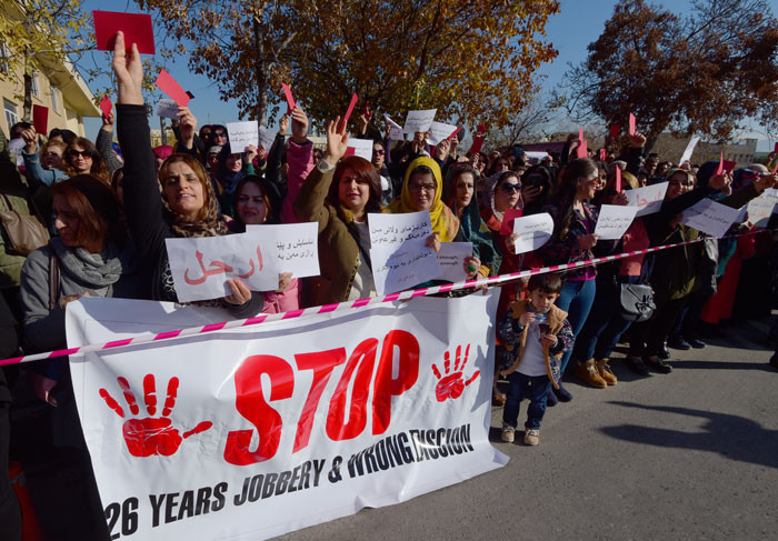 Barzani'ye karşı ayaklandılar! Maaşlarımızı ver 26 yıllık yolsuzluğa son... - Resim: 1