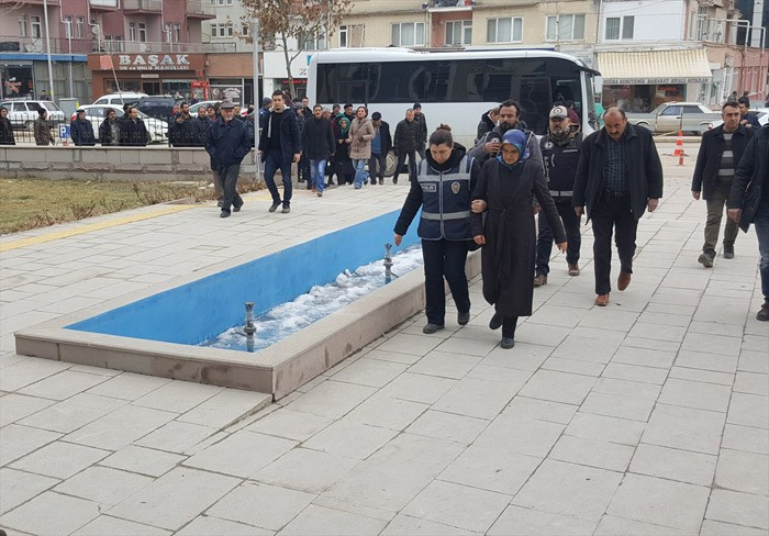 FETÖ dalgası ihraç edilen askerler, öğrenmenler ve polisler... - Resim: 2