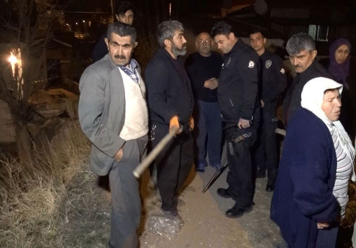  Mahalle sakinleri ellerinde sopalarla hırsız kovaladı  - Resim: 3