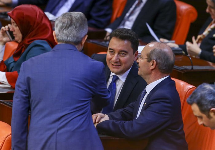 TBMM Genel kurul çalışmalarından ilginç kare!  - Resim: 1