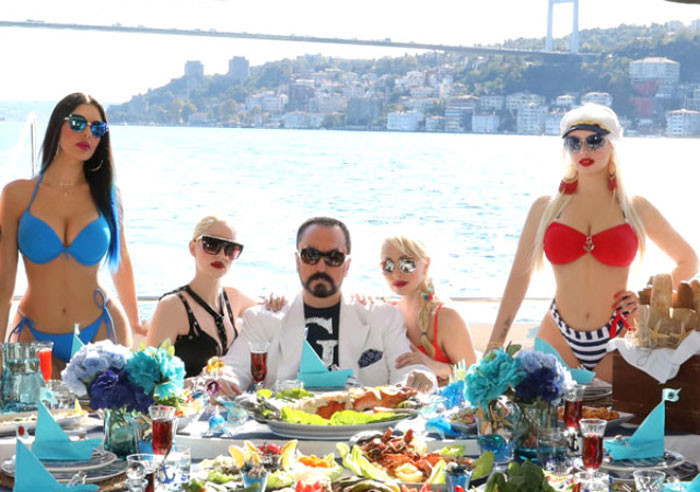 "Adnan Hoca ve Kedicikler'in fotoğrafları ahir zaman alameti!" - Resim: 3