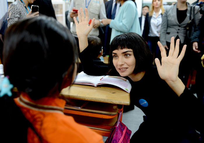 Tuba Büyüküstün mülteci çocuklarla çocuk oldu - Resim: 1