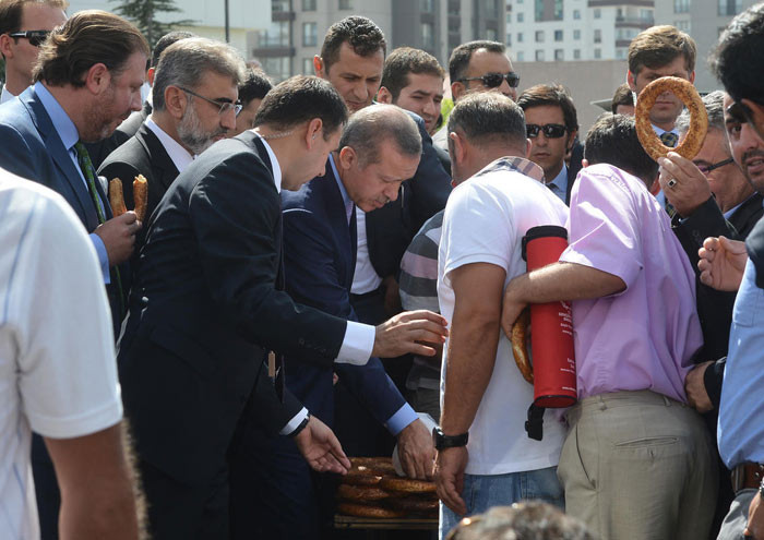 Erdoğan simit dağıttı - Resim: 4
