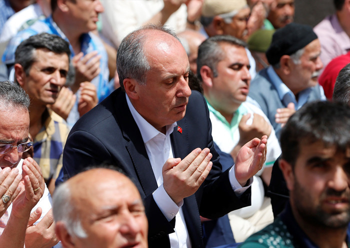 Muharrem İnce cuma namazında böyle görüntülendi - Resim: 1