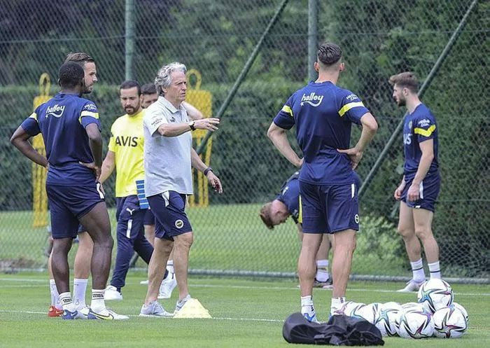 Fenerbahçe'de Jorge Jesus'un biletini kestiği 9 futbolcu belli sürpriz isimler listede - Resim: 2
