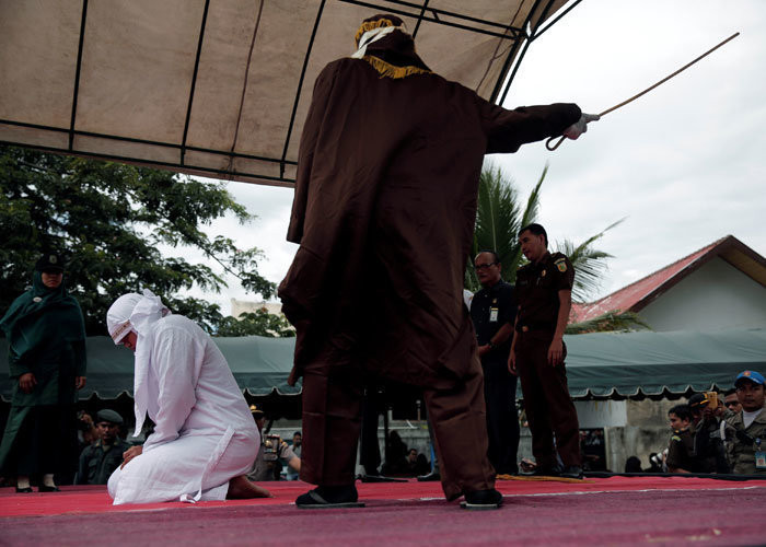 Trafikte hepsini durdurdu! Dar pantolon kontrolü - Resim: 4