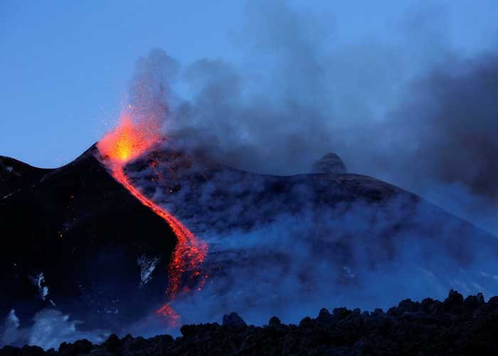 Yanardağ patladı çok sayıda yaralı var - Resim: 1