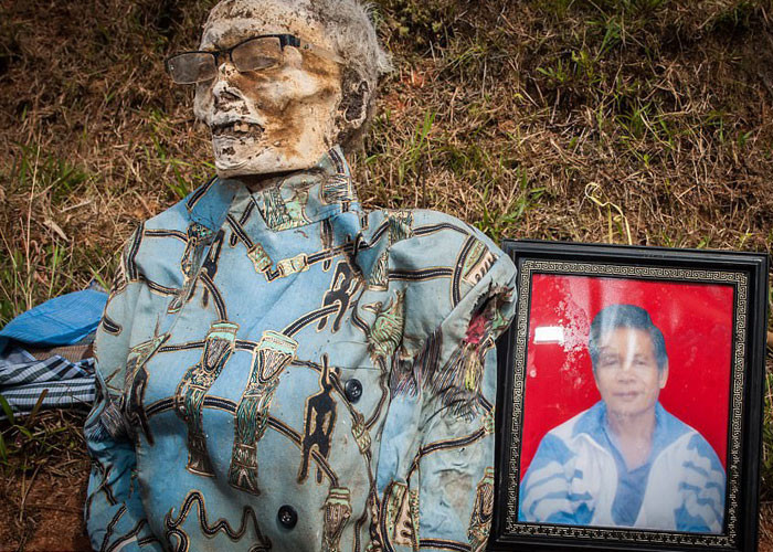 Annesini mezardan çıkardı önce saçlarını taradı sonra da... Yok artık! - Resim: 2