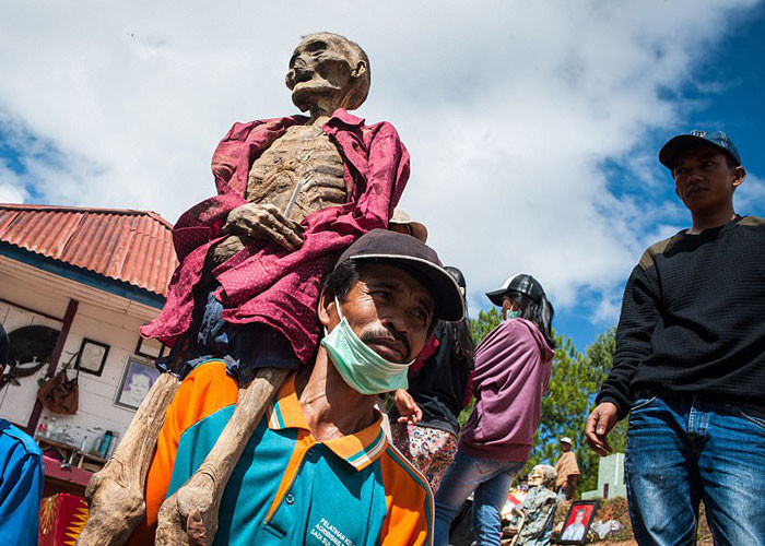 Annesini mezardan çıkardı önce saçlarını taradı sonra da... Yok artık! - Resim: 3