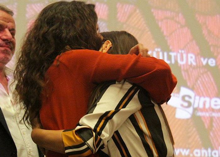 Hazal Kaya'yı duygusallaştıran an: Gözyaşlarını tutamadı... - Resim: 3