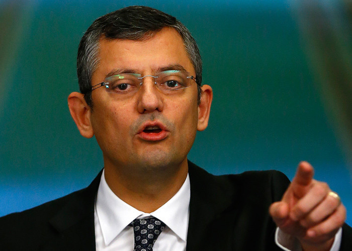 Sözleri olay oldu CHP'li Özgür Özel nereli eşi kimdir işte karısıyla kızı - Resim: 2