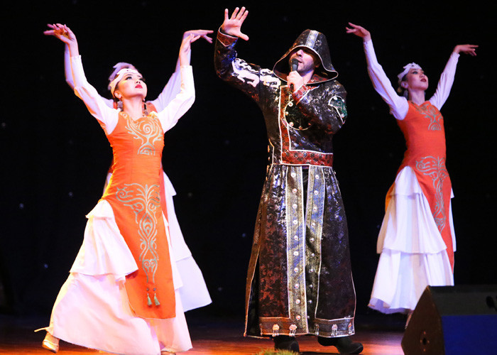 Dansları ve kostümleriyle izleyicileri hayran bıraktılar! Türk Dünyası... - Resim: 4