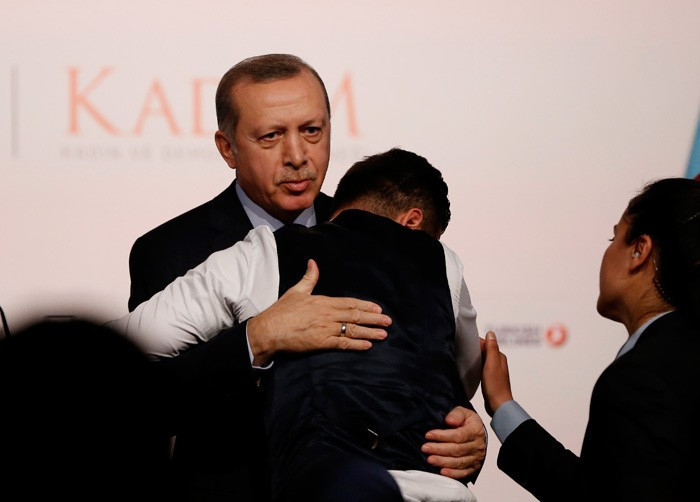 Erdoğan'ı şaşırtan genç! Koşa koşa gelip bir anda... - Resim: 4