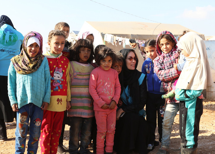 Gamze Özçelik iyilikte sınır tanımıyor "Buraya gelmekten korkmayın" - Resim: 4