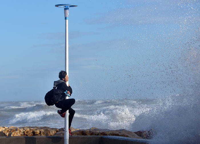 Mersin'i fırtına vurdu direğe sarıldı ama kurtulamadı - Resim: 2
