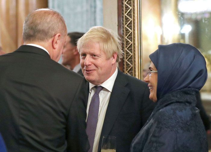 Buckingham Sarayı'nda NATO ülkeleri liderlerinden aile fotoğrafı - Resim: 2