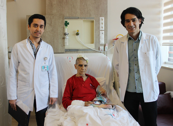 1 haftada 2 köpek saldırısı! Kadının kafa derisi 2 yerden koptu - Resim: 1