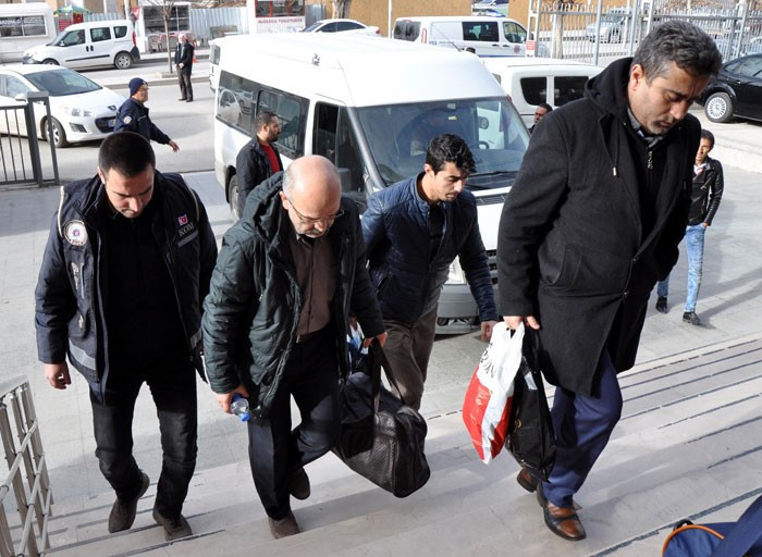 FETÖ dalgası ihraç edilen öğretmenler ve polisler... - Resim: 1