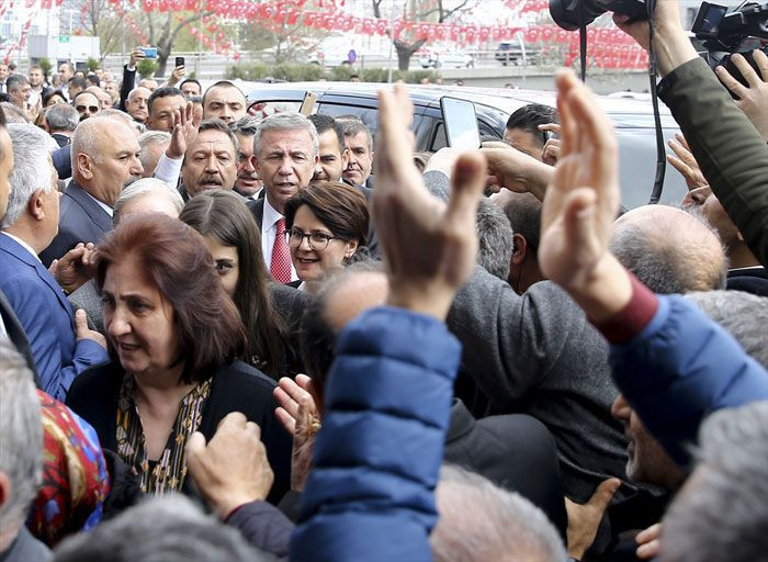 Mansur Yavaş'ın kızları Çağlayan Yavaş ve Armağan Yavaş'a bakın! - Resim: 2