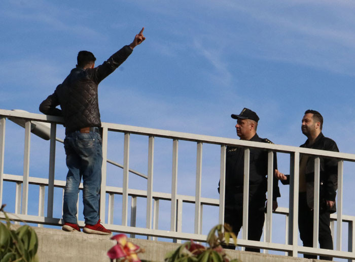 Sevgilisiyle görüşemeyen çılgın aşık özel harekatı alarma geçirdi!  - Resim: 1