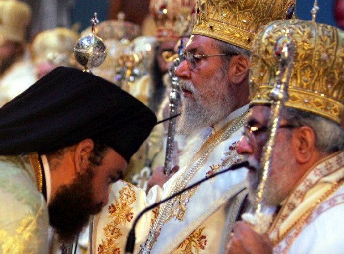 Papazın 10 yıl boyunca taciz ettiği kız öldü! Sonrası da skandal.. - Resim: 2