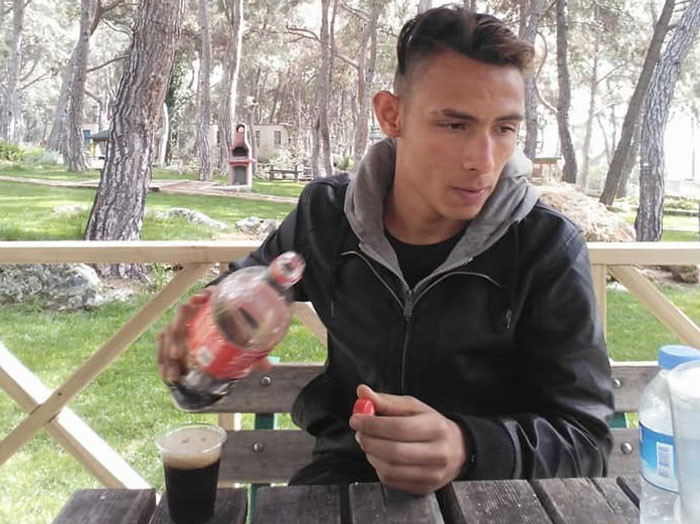 Oğlunun cesedi başında feryat etti! Babana çek gönder fotoğrafı! - Resim: 4