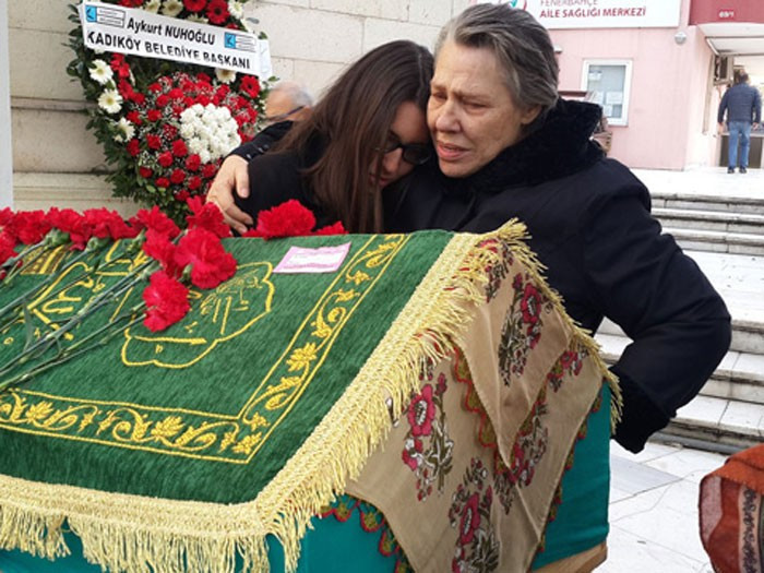 Işıl Yücesoy'u Engin Akyürek teselli etti! - Resim: 4