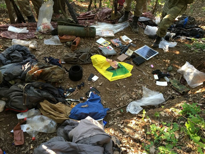 PKK'lıların eşyalarının arasından bakın kimin fotoğrafı çıktı! - Resim: 4