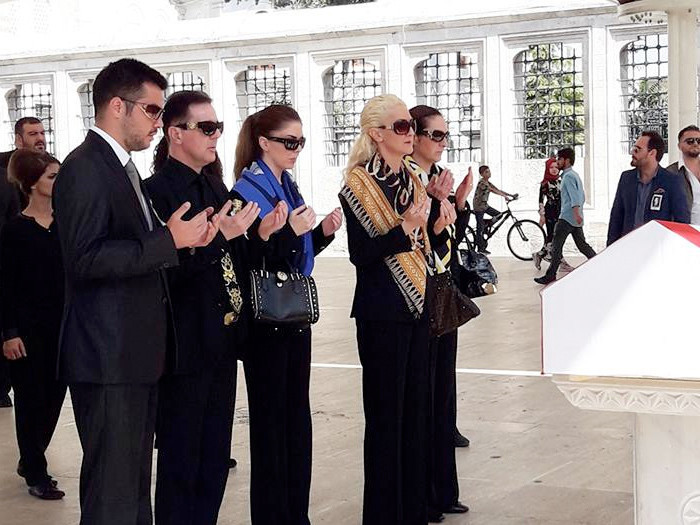 Adnan Oktar kızları kedicik yapmıştı! Babuna'nın eşi anlattı - Resim: 1