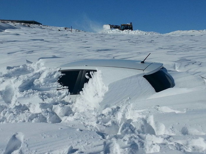 İnanılmaz manzara! 14 saat karda mahsur kaldı - Resim: 3