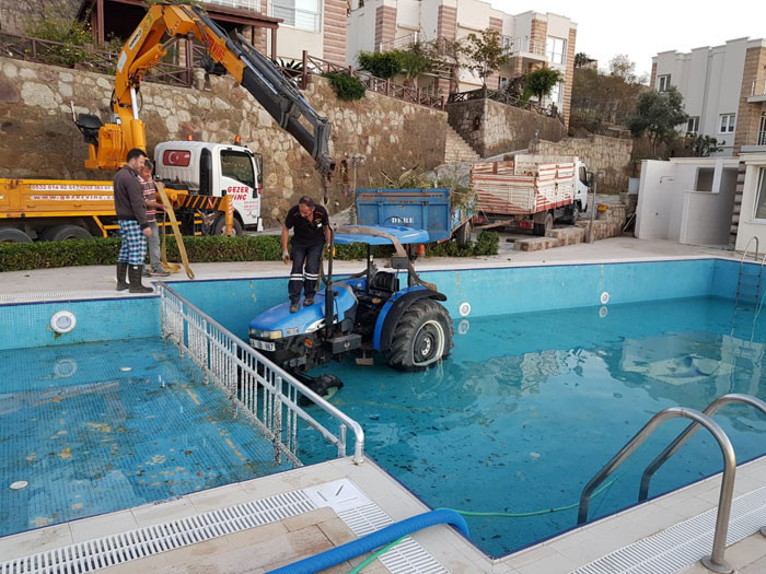 Lüks sitede traktör şoku görenler gözlerine inanamadı - Resim: 1
