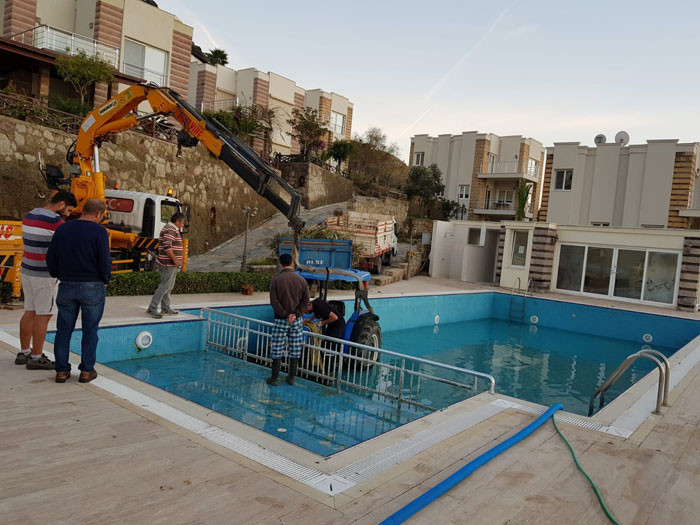 Lüks sitede traktör şoku görenler gözlerine inanamadı - Resim: 2