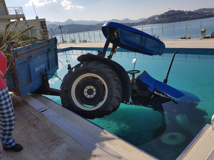 Lüks sitede traktör şoku görenler gözlerine inanamadı - Resim: 3