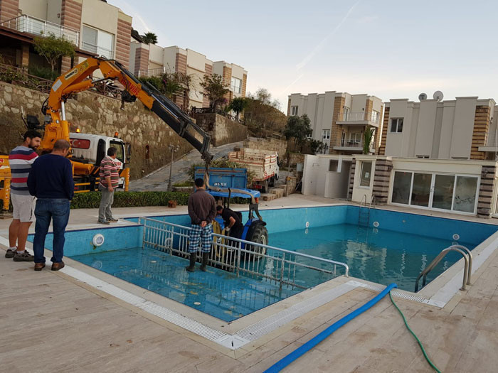 Lüks sitede traktör şoku görenler gözlerine inanamadı - Resim: 4