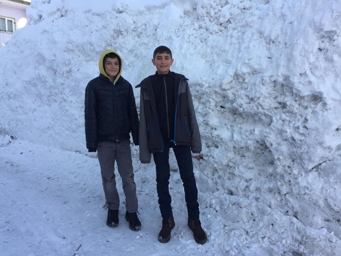 Bingöl'ün Karlıova ilçesinde bir metre kar yağdı okullar 12 gün tatil edildi - Resim: 2