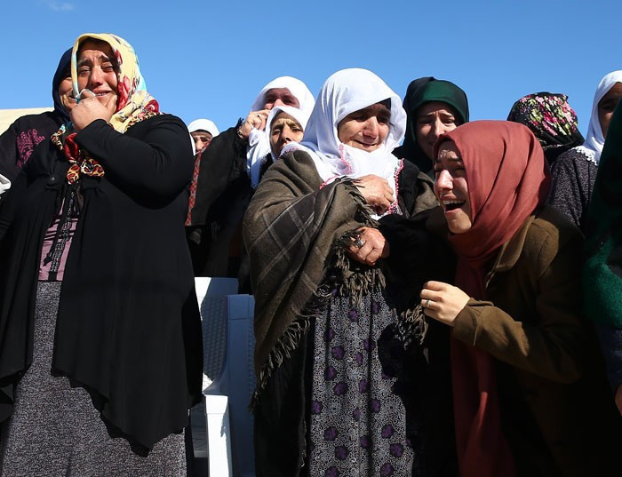 Şehidin cenazesinde yürek yakan anlar! - Resim: 3