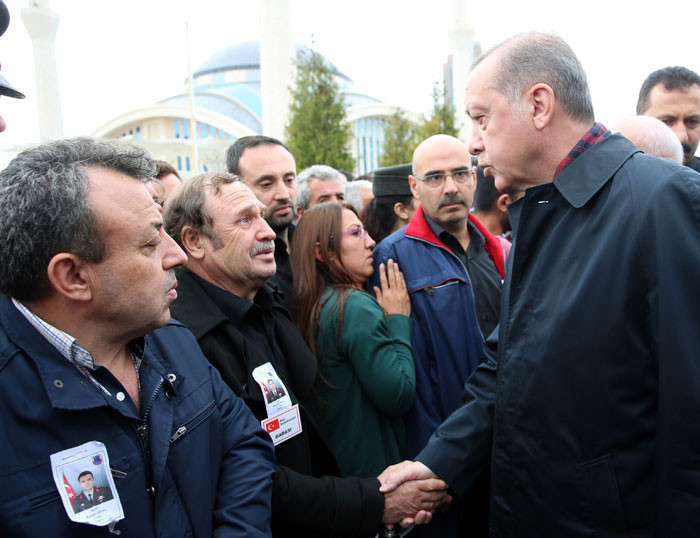 Şehit Yüzbaşı son yolculuğuna böyle uğurlandı - Resim: 3