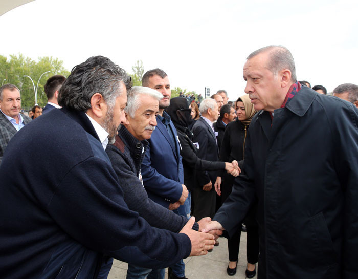 Şehit Yüzbaşı son yolculuğuna böyle uğurlandı - Resim: 1