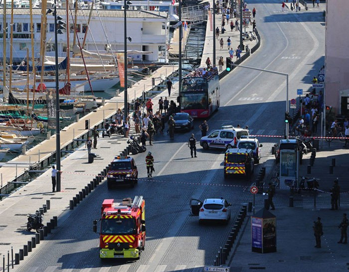 Fransa'nın Marsilya kentinde saldırı olay yerinden görüntüler - Resim: 4
